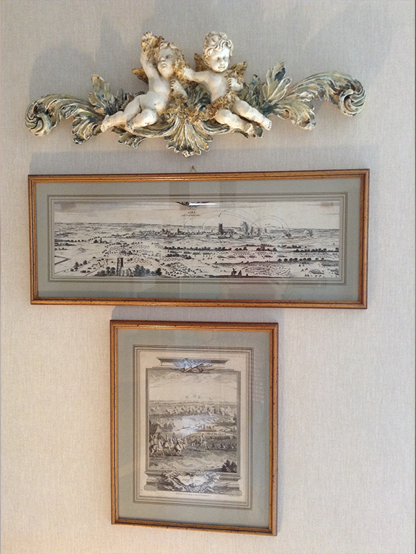 Réalisation - Effay de Style - Fronton Angelots sur Feuille d'Acanthe patiné shabby polychrome Réalisation - Effay de Style - Fronton Angelots sur Feuille d'Acanthe patiné shabby polychrome